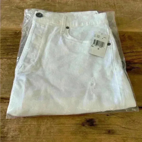 🔥NWT Edyson Delon High Rise Shorts, White, Distressed, Fringe~Sizes 29 & 30🔥 - Picture 2 of 7